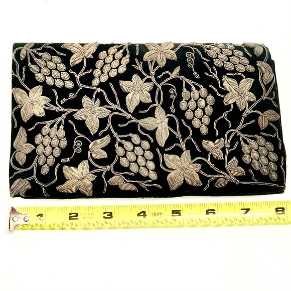 Jagat Narain silver thread embroidery grapes/vines Zardozi Zari clutch - Picture 6 of 12